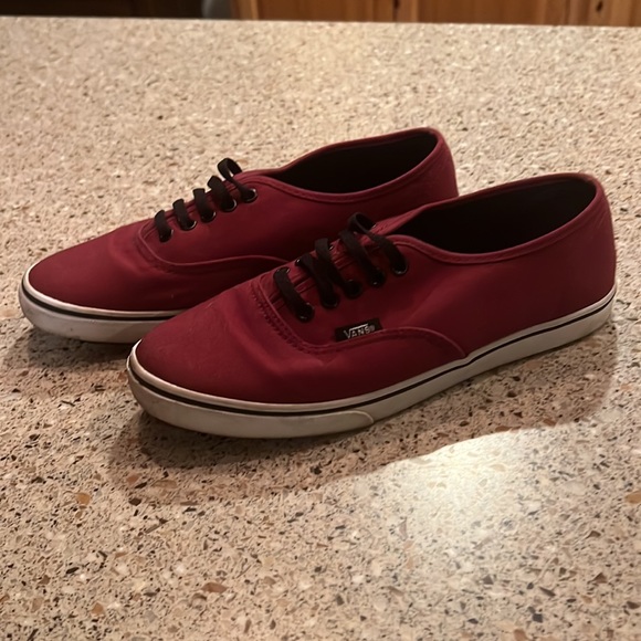 Vans - Picture 2 of 4